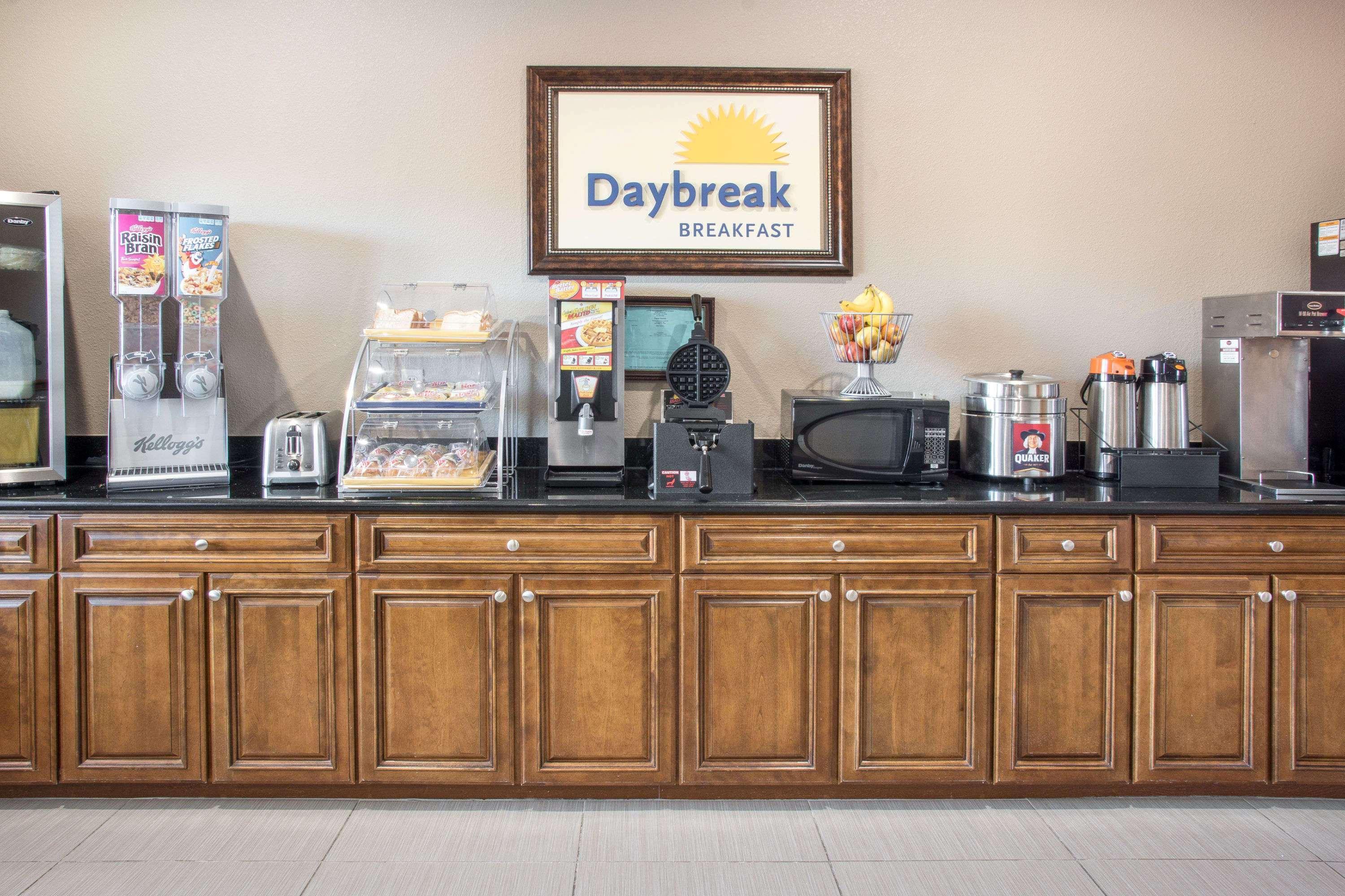 Hotel Days By Wyndham East 2*