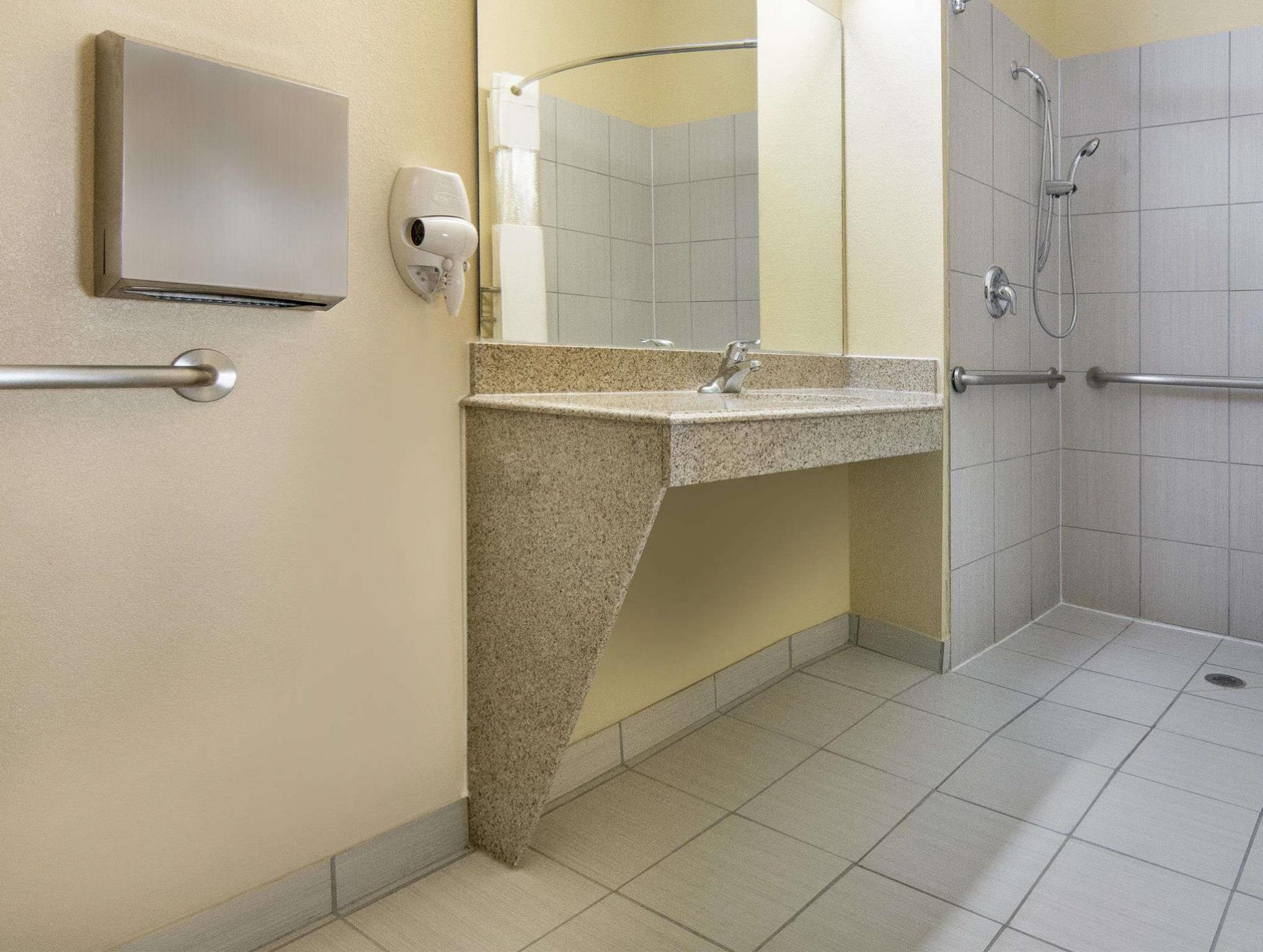 Days By Wyndham East Hotel Baytown