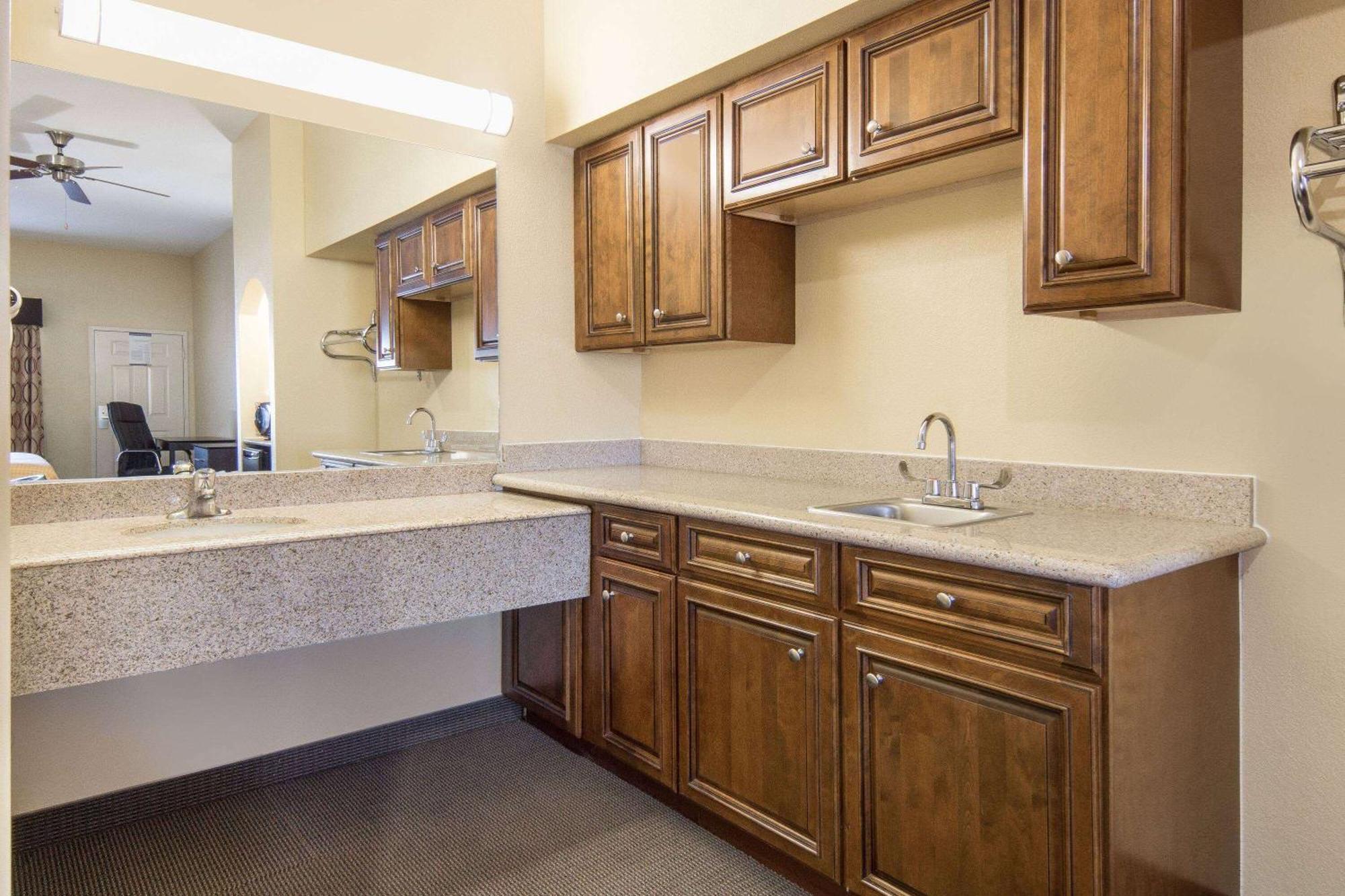 Hotel Days By Wyndham East Baytown