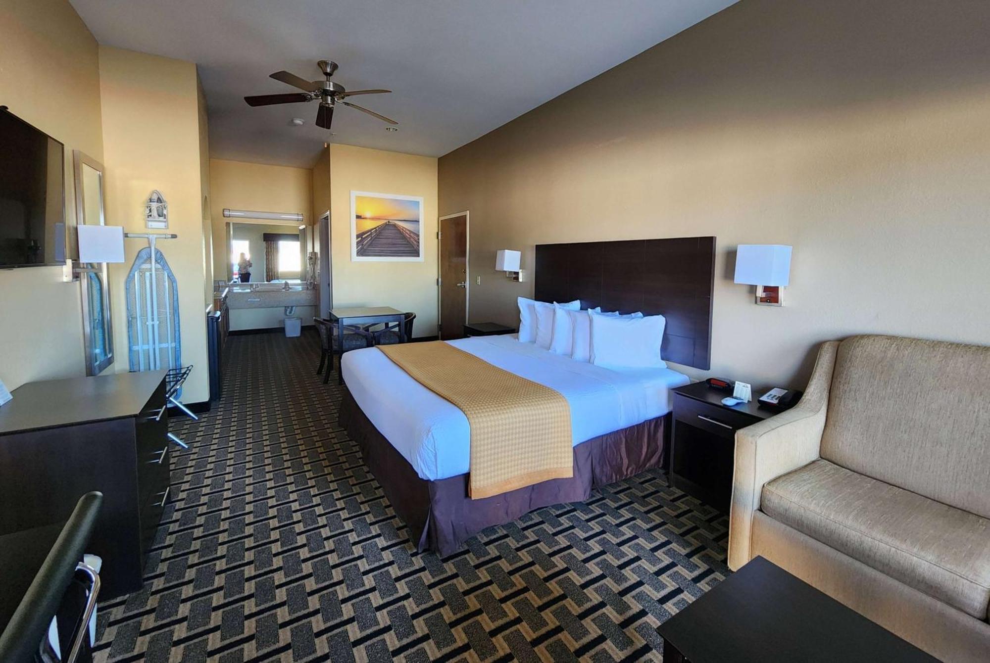 Days By Wyndham East Baytown