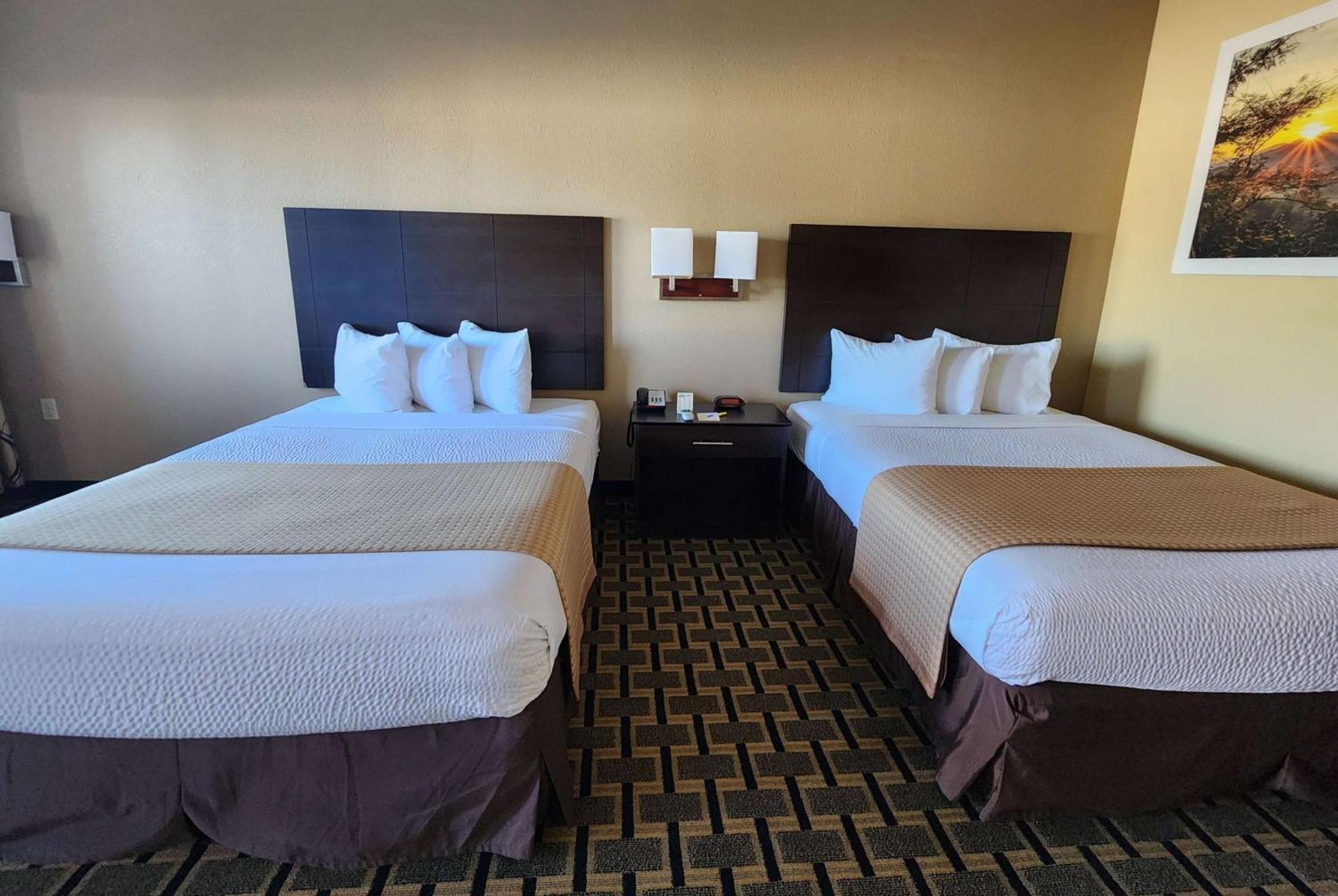 Days By Wyndham East Hotel