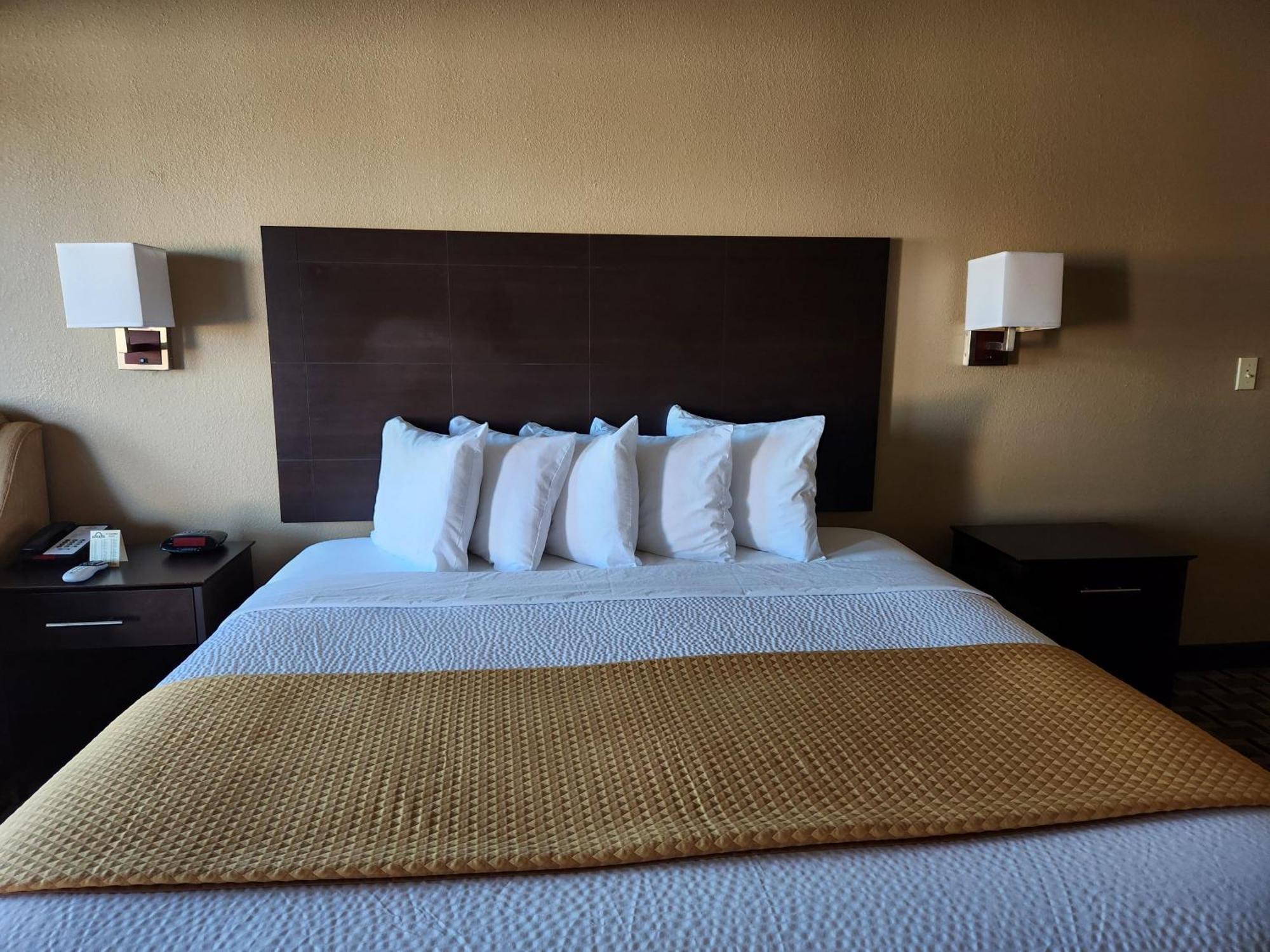 Days By Wyndham East Hotel 2*