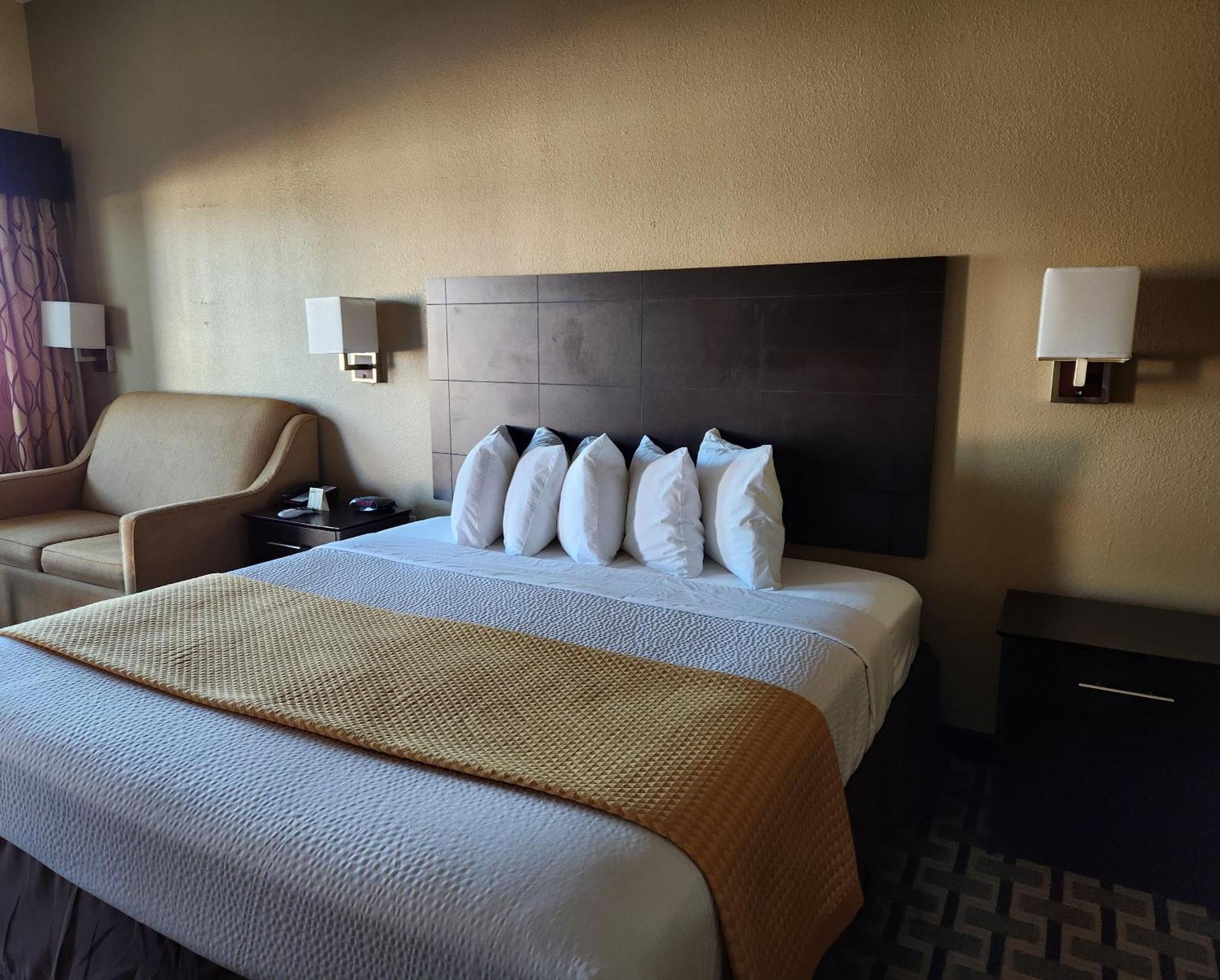 Days By Wyndham East Baytown
