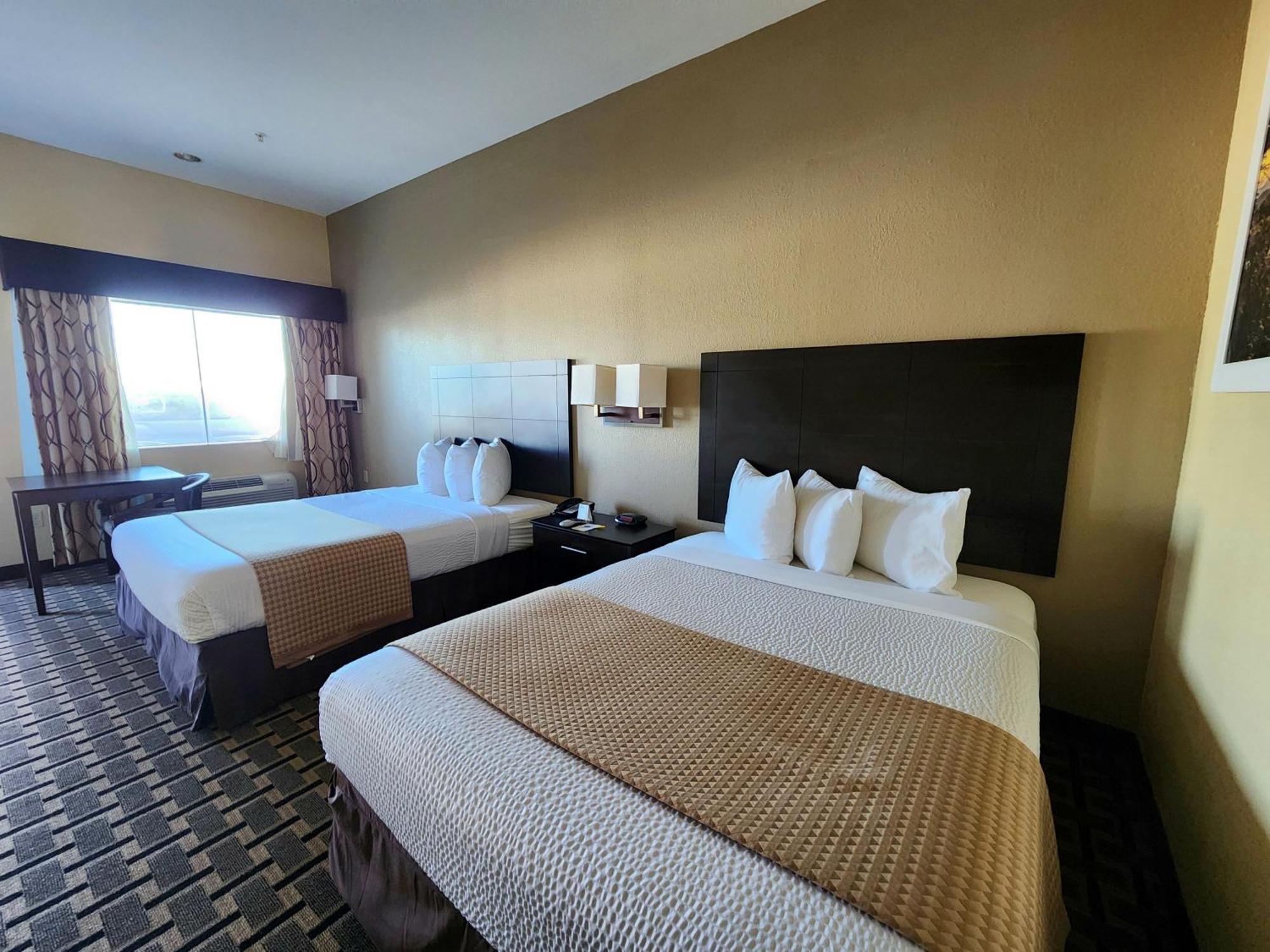 Days By Wyndham East Hotel