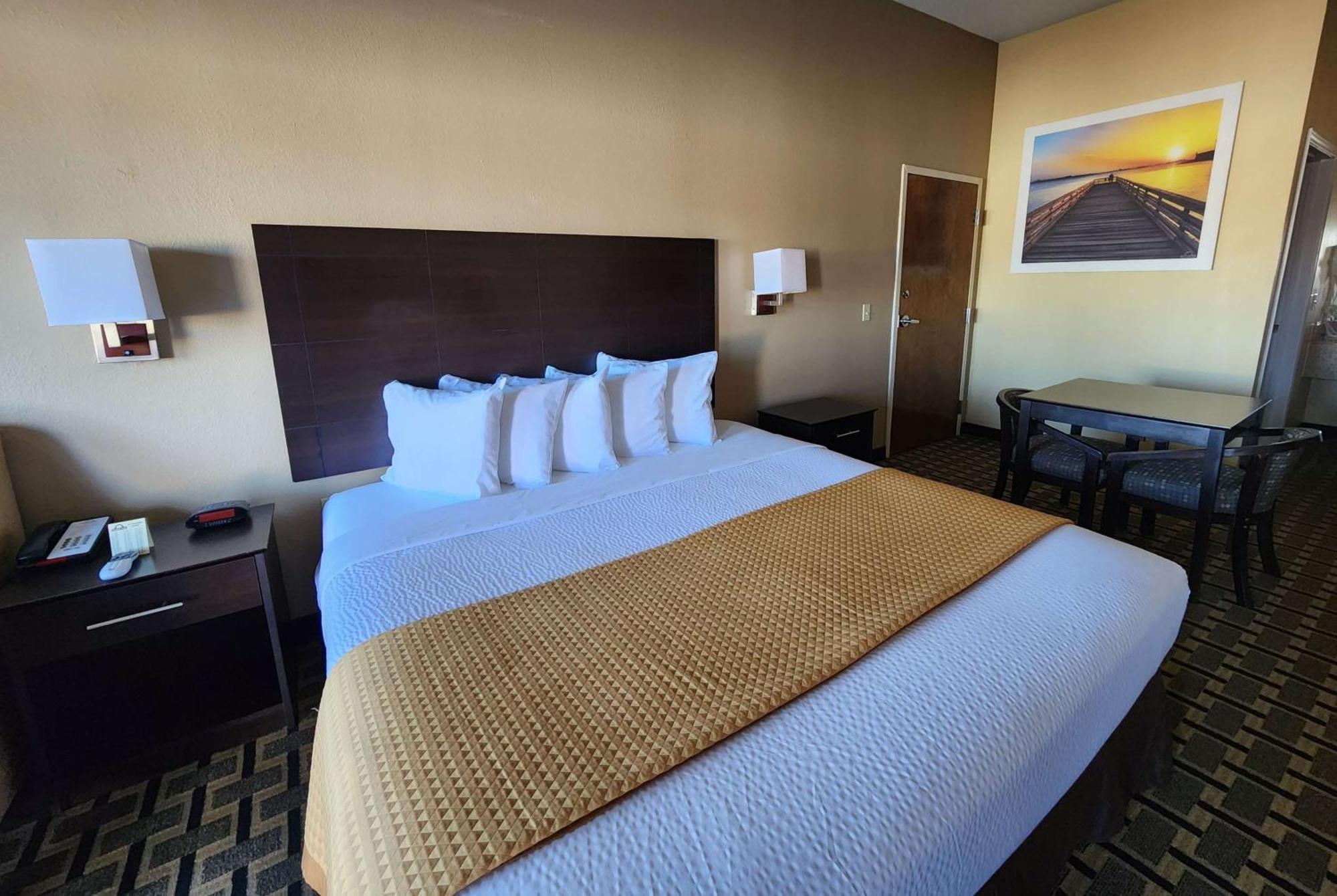 Days By Wyndham East 2*