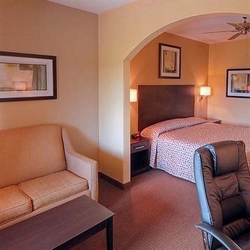 Days By Wyndham East Baytown