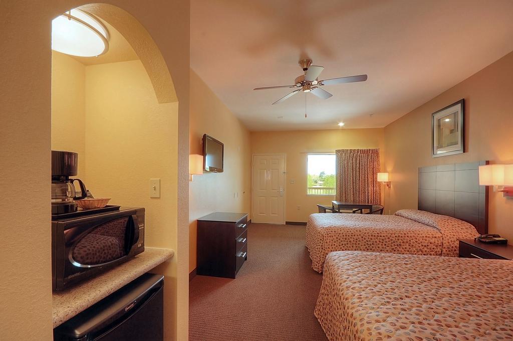 Days By Wyndham East Hotel